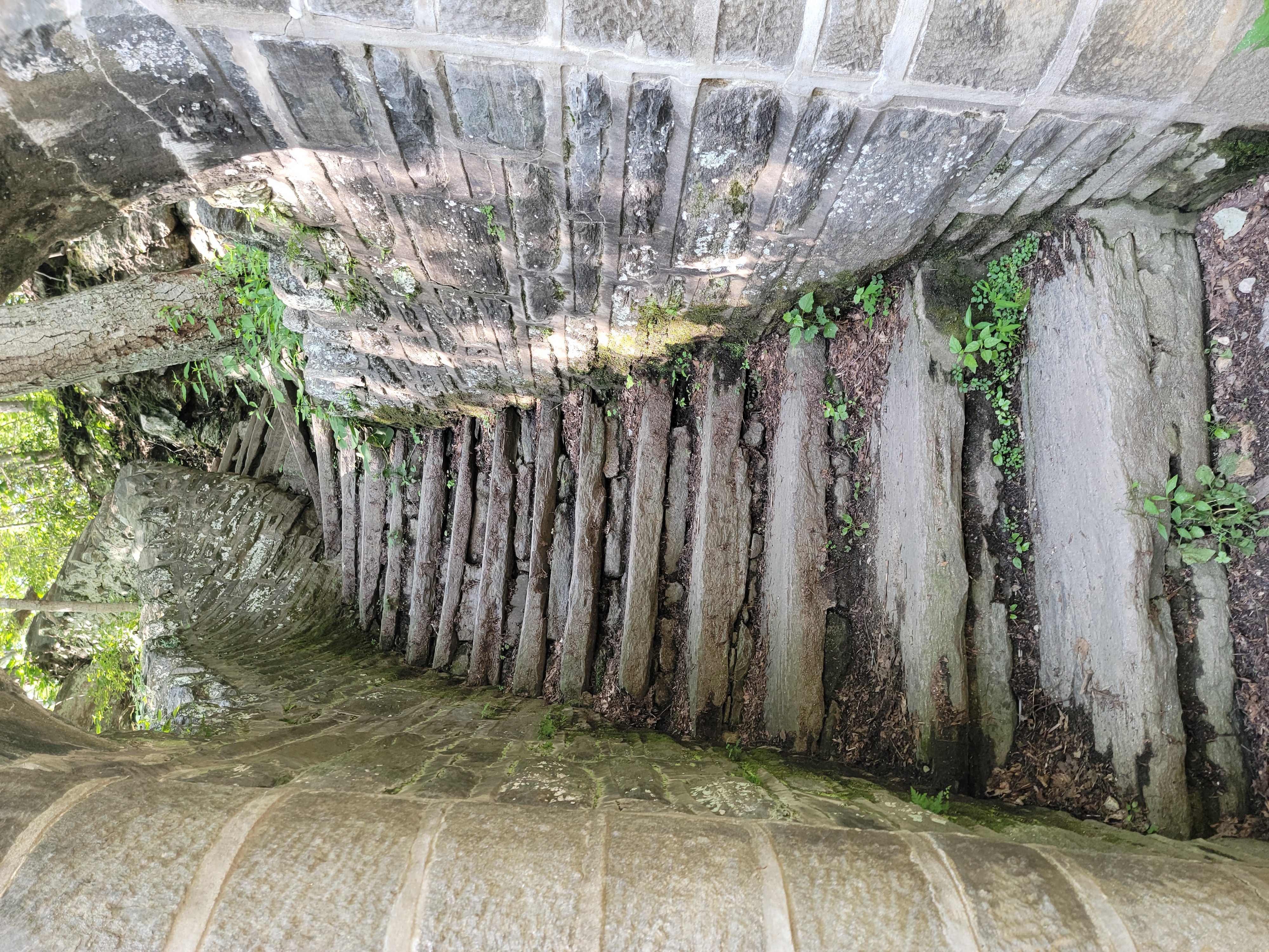 Stone stairway that leads to Teedyuscung statue